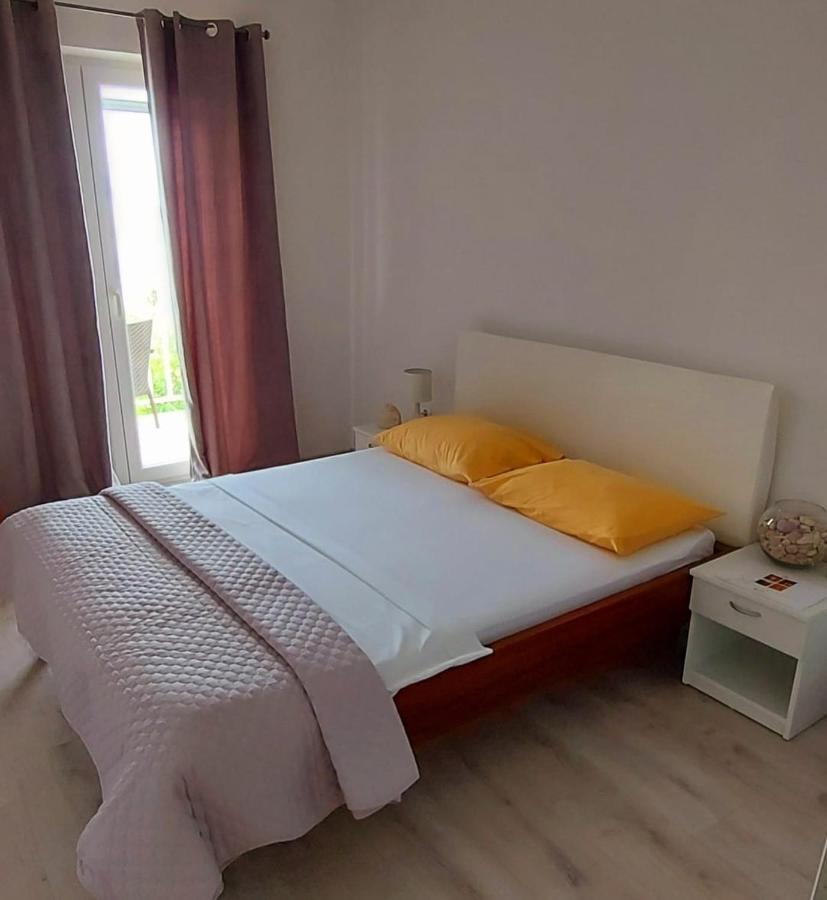 Apartments Santic Podaca Buitenkant foto
